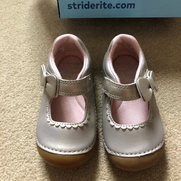 Stride Rite Makayla - Sz 5.5 medium toddler shoes - Picture 1 of 4
